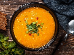 Супа с червена леща, моркови, чесън и масло - снимка на рецептата